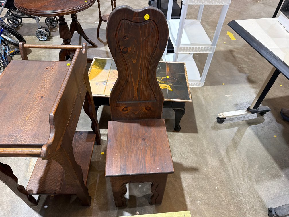 VINTAGE CHAIR