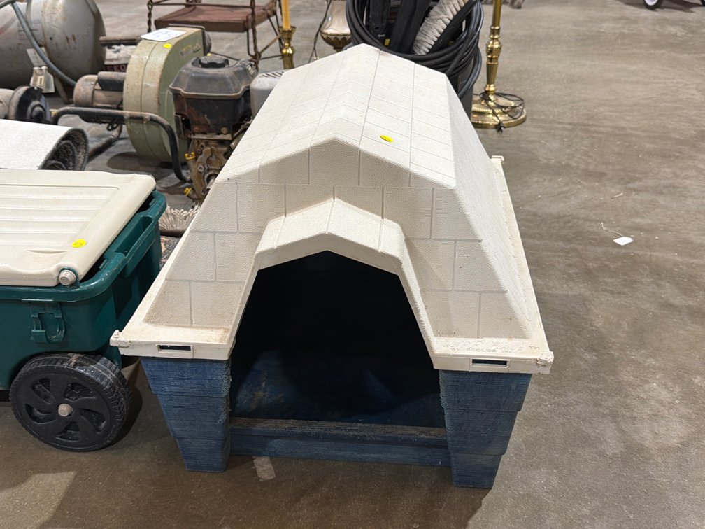 DOG HOUSE