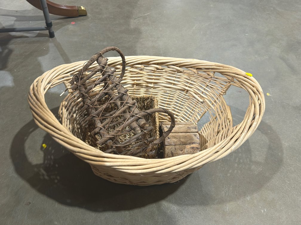 LOT OF BASKETS