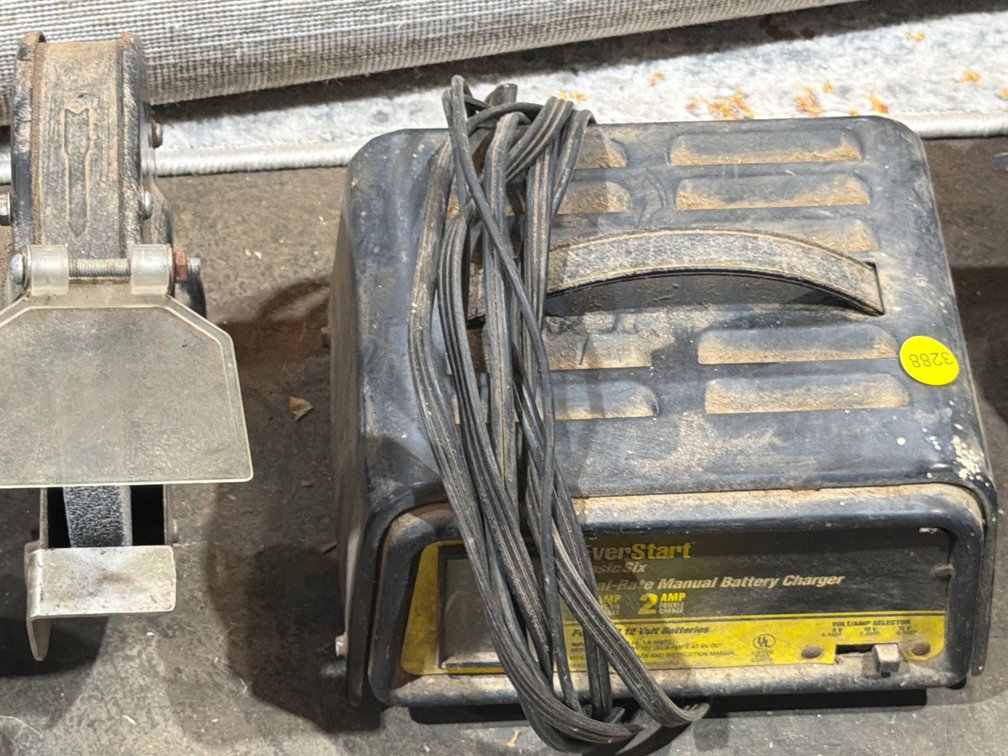 BATTERY CHARGER
