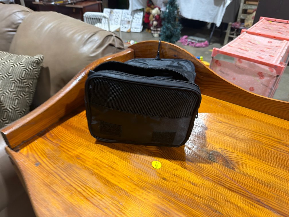 TOILETRY TRAVEL SET