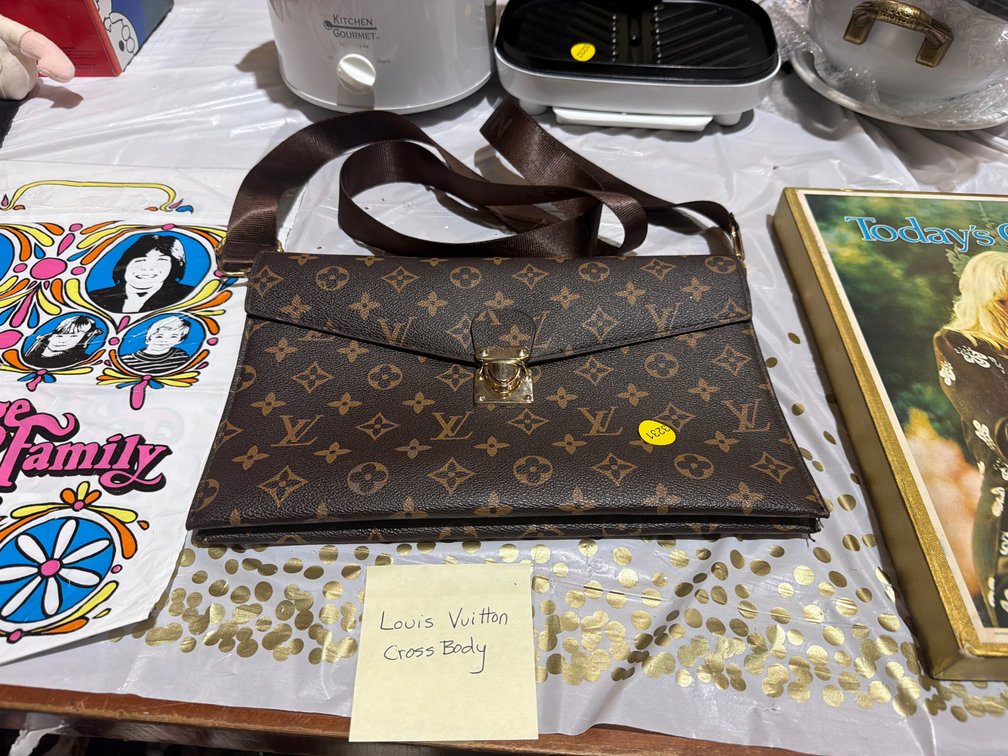 DESIGNER STYLE PURSE