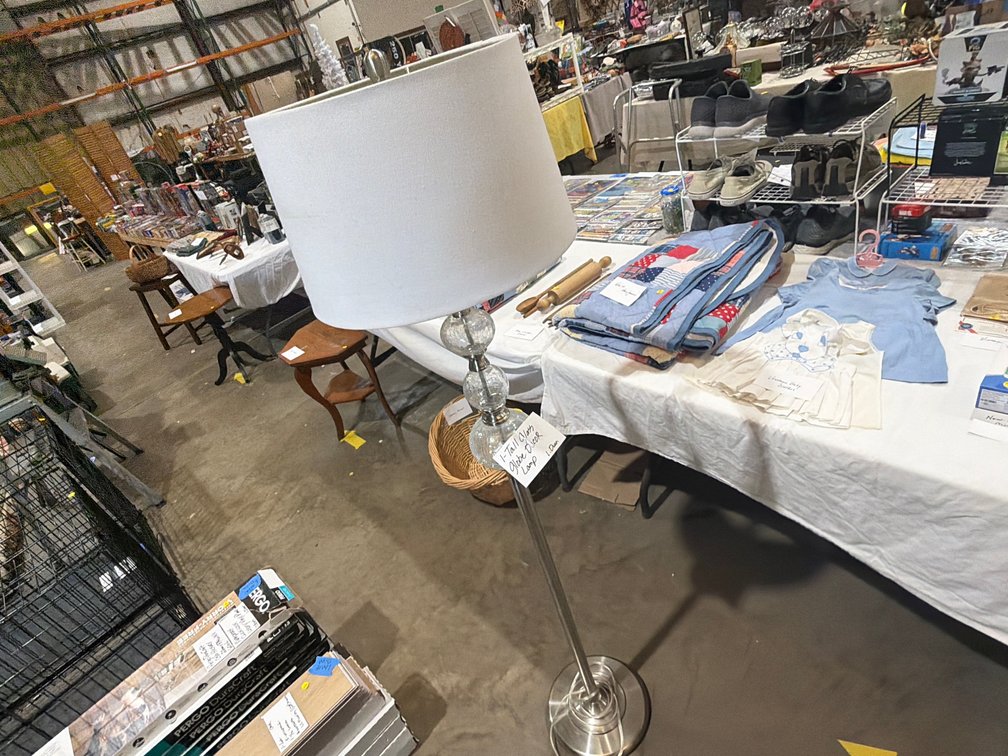 TALL GLASS GLOVE DECOR LAMP