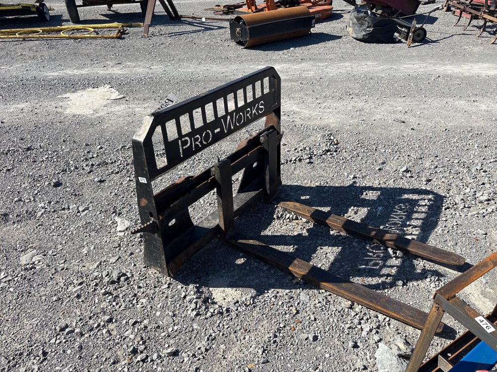 SKID STEER PALLET FORKS