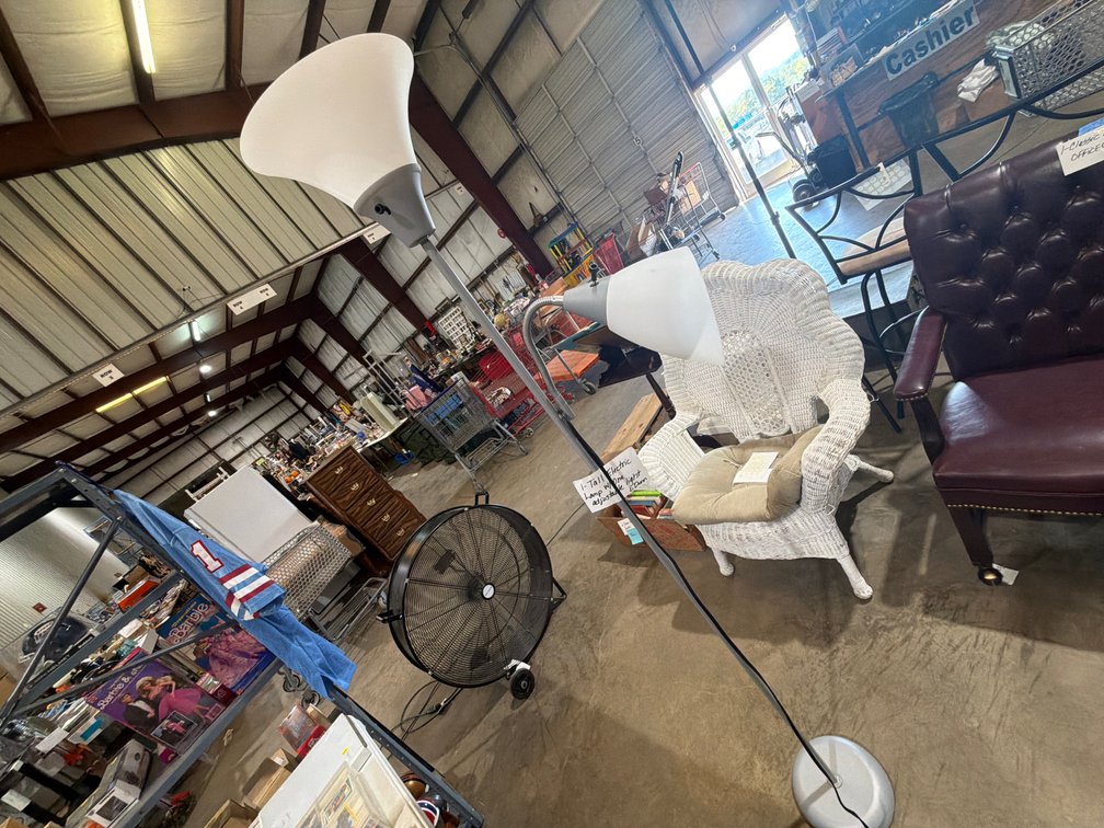 FLOOR LAMP