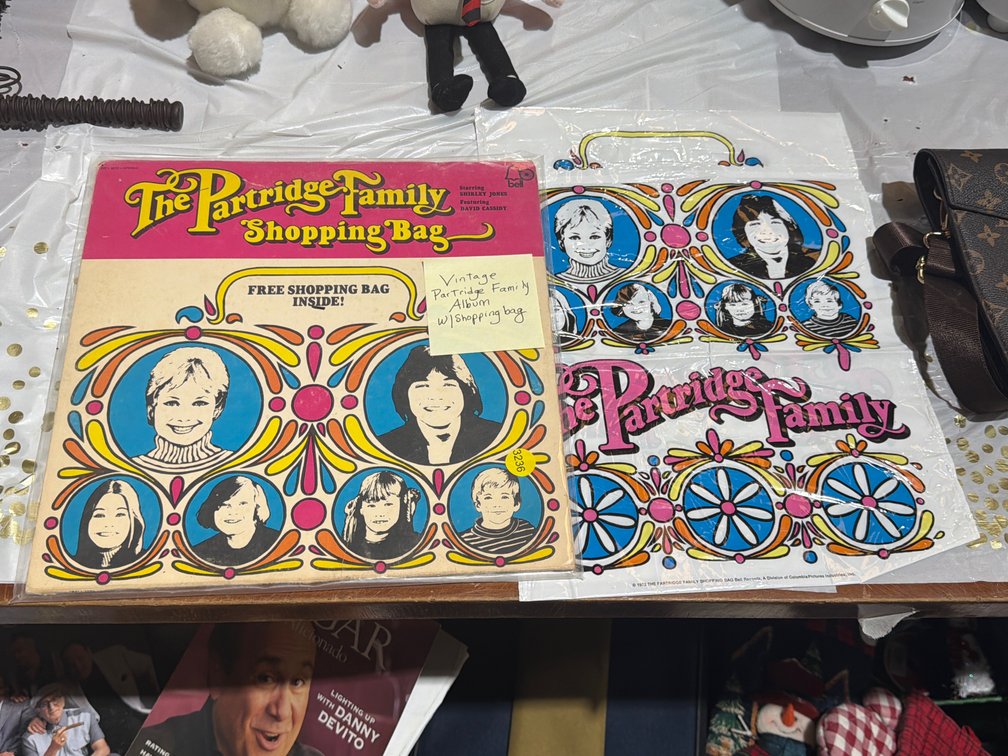 VINTAGE PARTRIDGE FAMILY ALBUM AND SHOPPING BAG