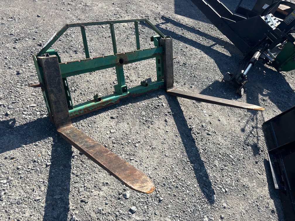 PALLET FORKS FOR JOHN DEERE