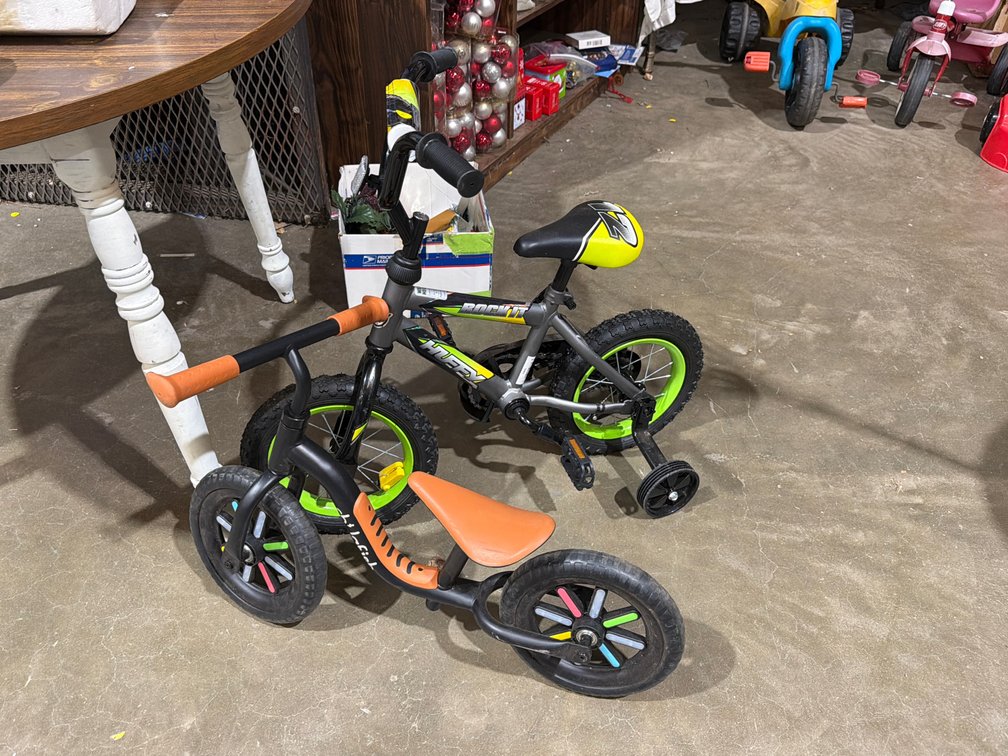 HUFFY TODDLER BIKE, BALANCE BIKE