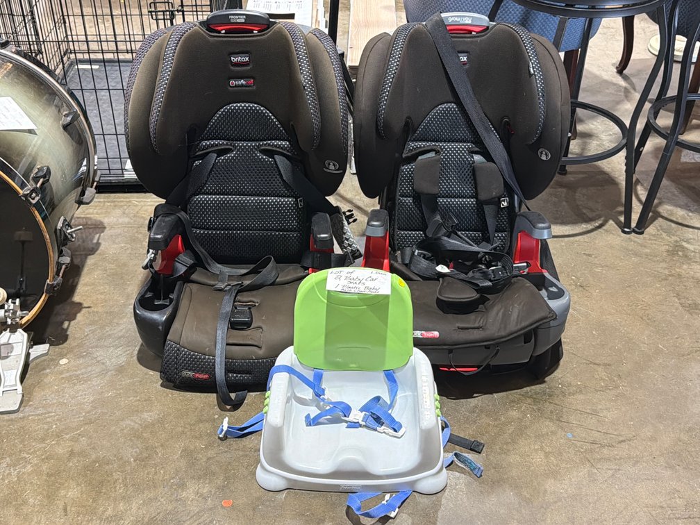 TWO CAR SEATS AND 1 PLASTIC BABY CHAIR