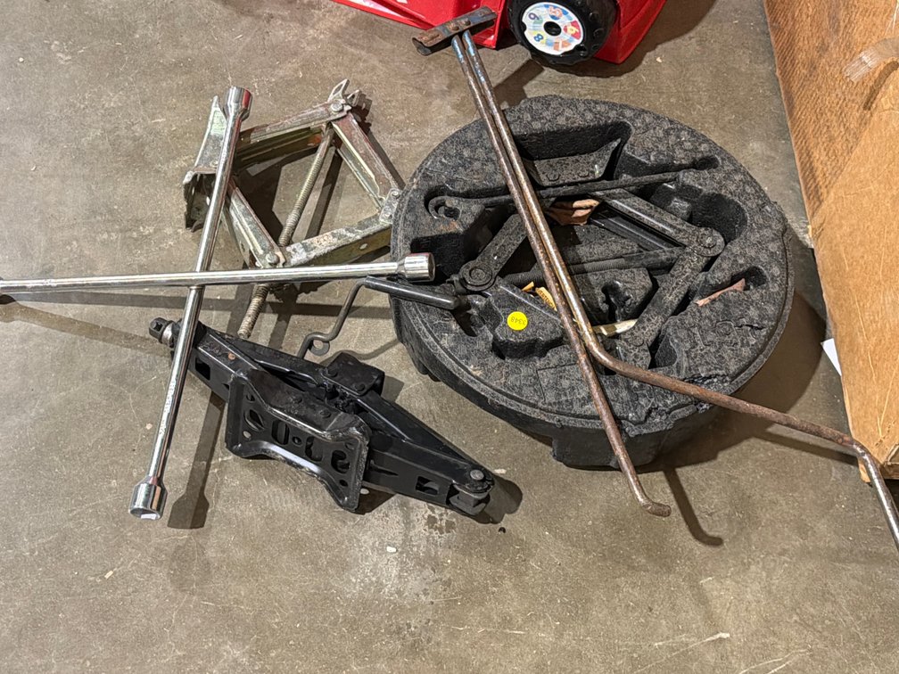 CAR JACKS, LUG WRENCH