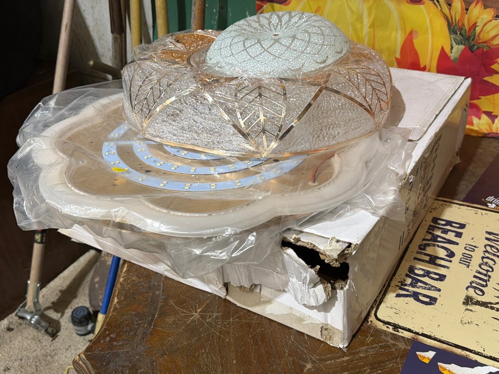 LIGHT FIXTURE