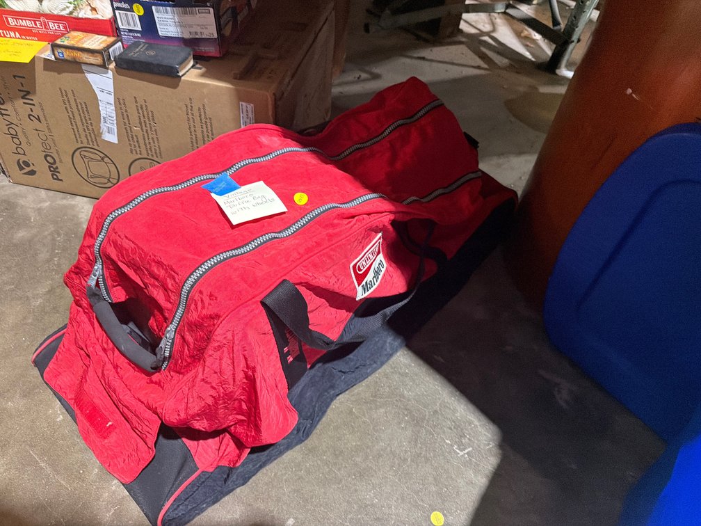 MARLBORO DUFFLE BAG WITH WHEELS