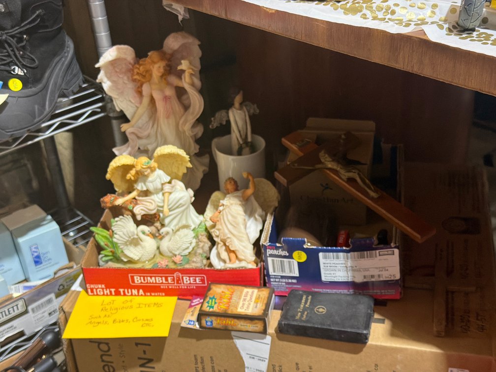 LOT OF RELIGIOUS ITEMS