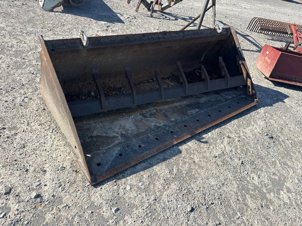 6’ SKID STEER STYLE BUCKET