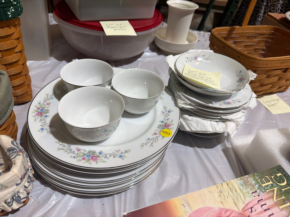 LOT OF FINE CHINA DISHES