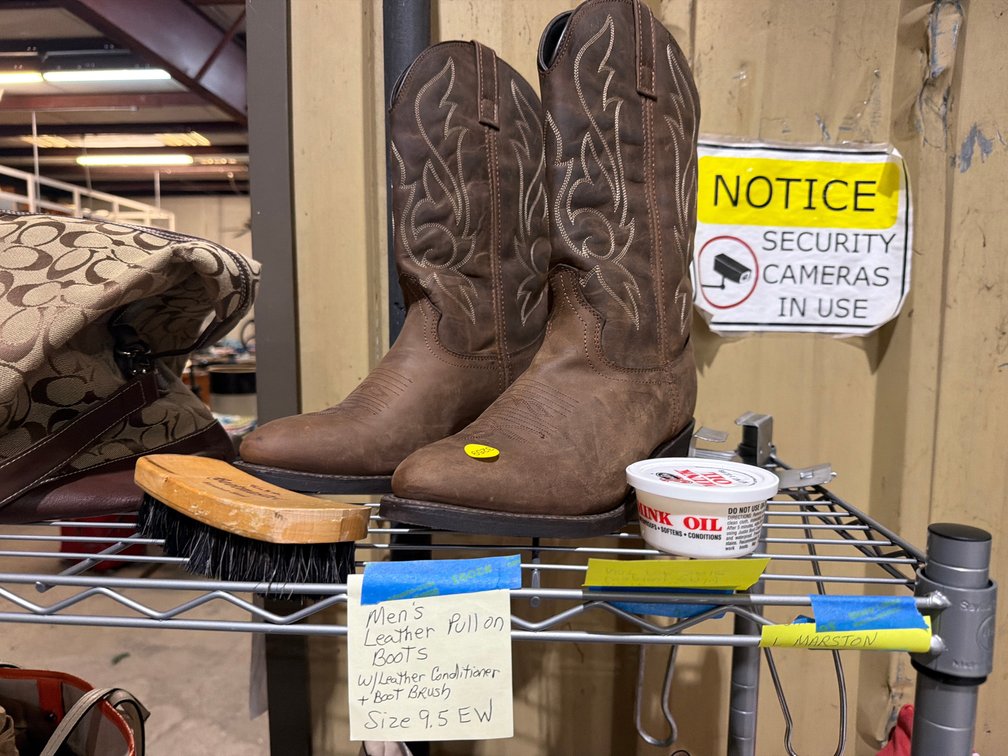 MENS BOOTS SIZE 9.5 WITH LEATHER CONDITIONER AND BOOT BRUSH
