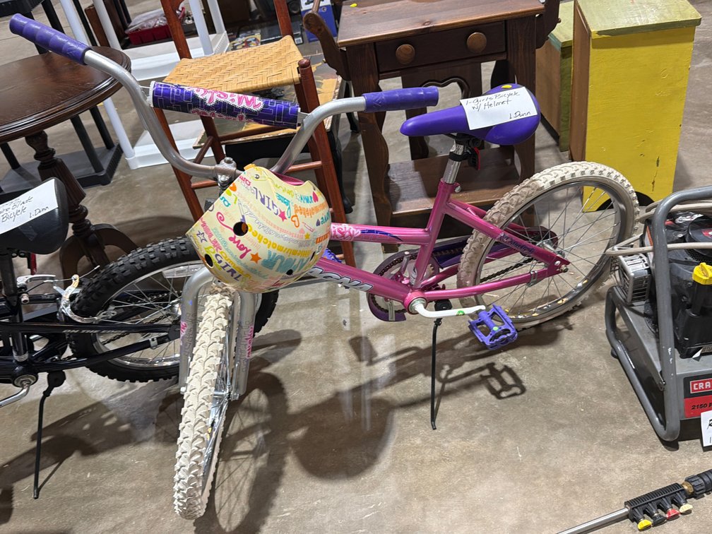 GIRLS BIKE WITH HELMET
