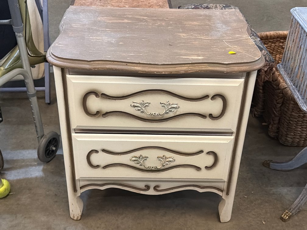 END TABLE 23”X16”X24”