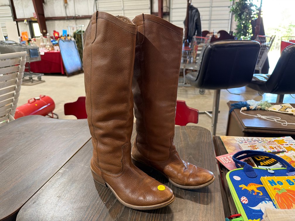 LADIES LEATHER BOOTS