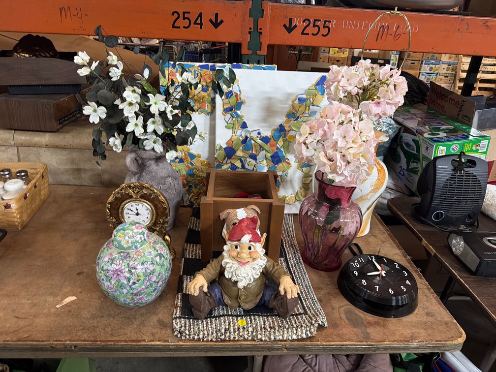 LOT OF DECOR
