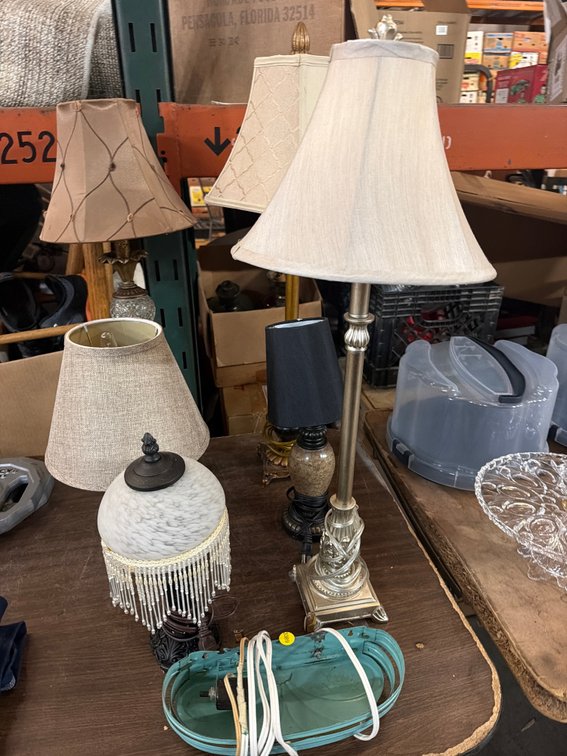 LOT OF LAMPS
