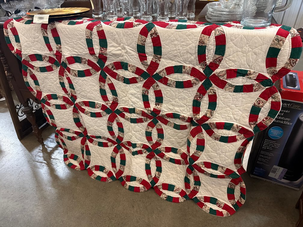DOUBLE WEDDING RING CHRISTMAS QUILT
