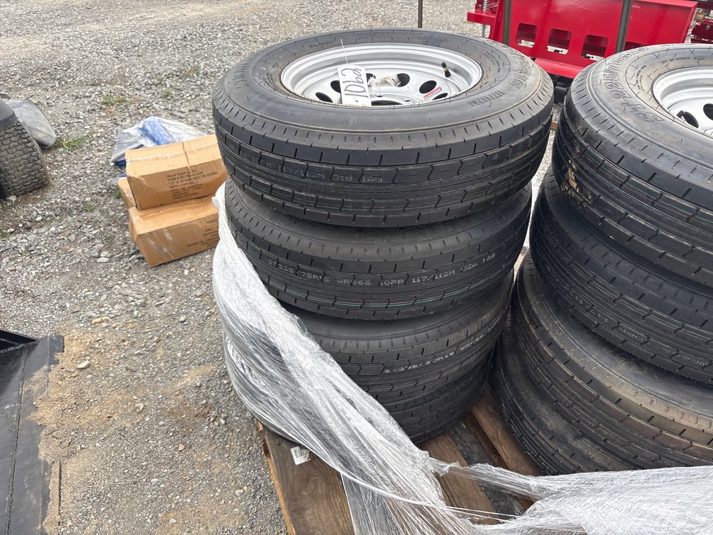 (4) 225/75R15 WHEELS & TIRES