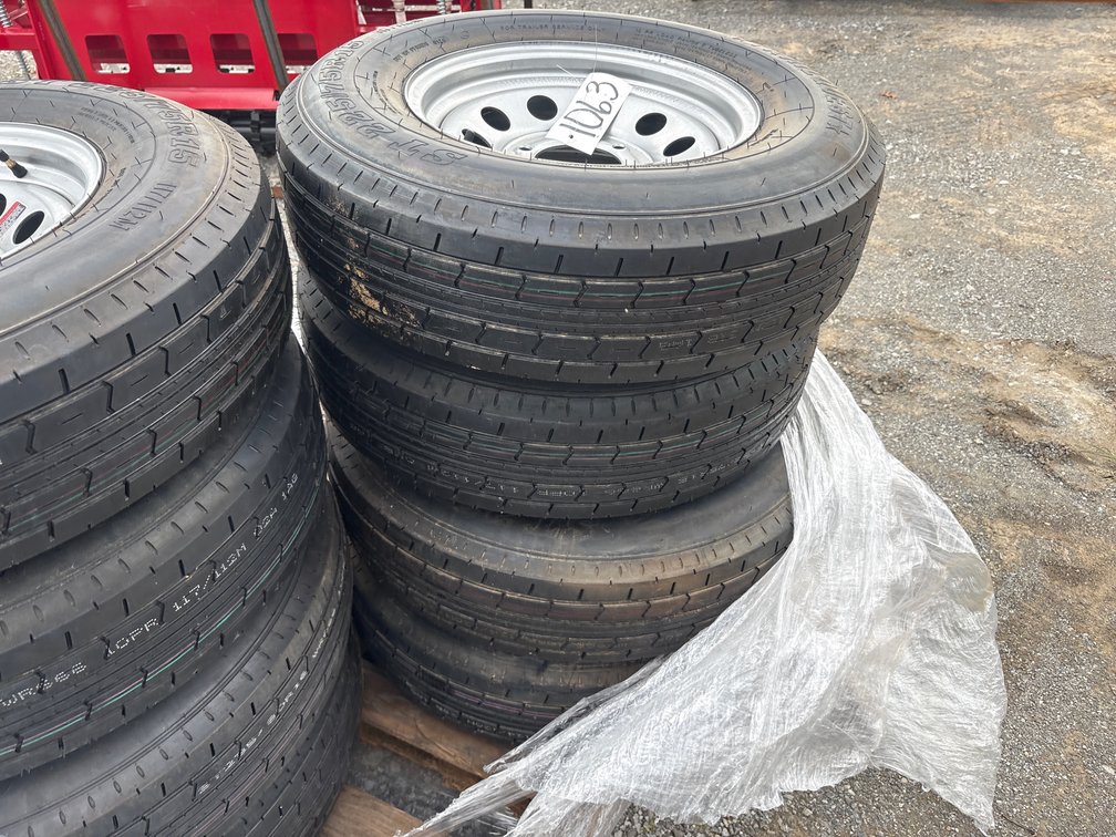 (4) 225/75R15 WHEELS & TIRES
