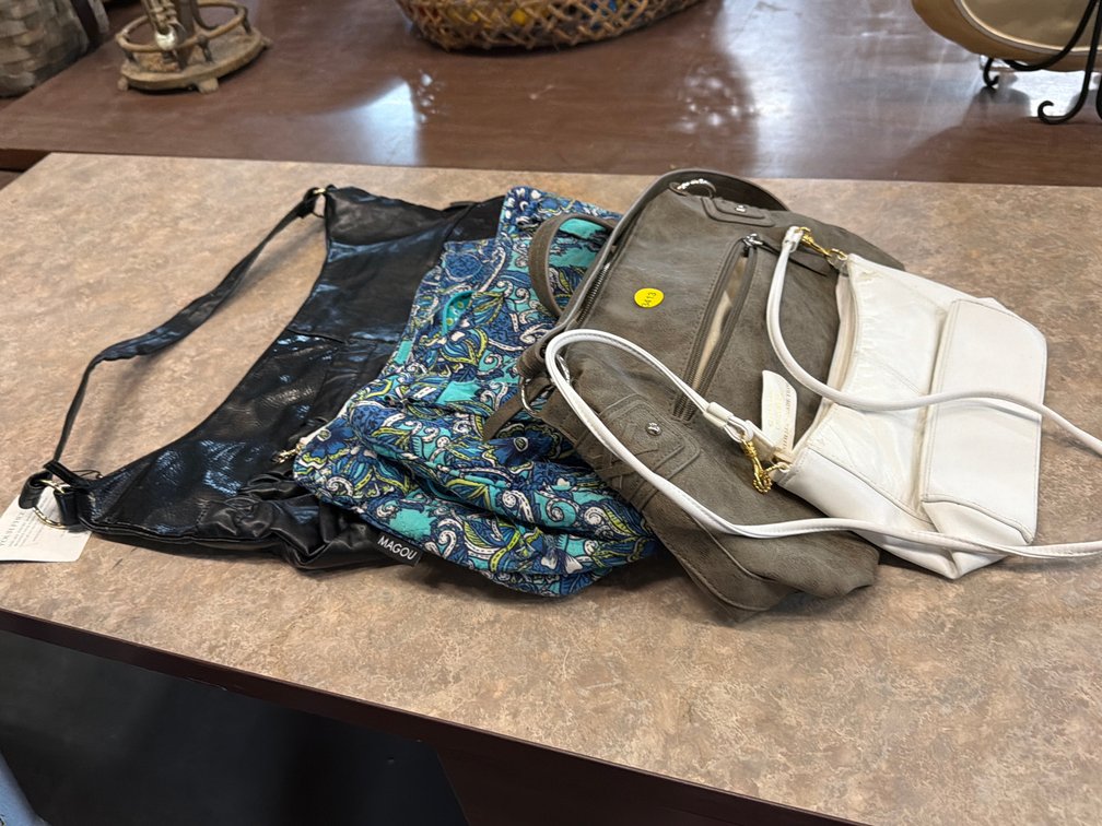 (4) PURSES