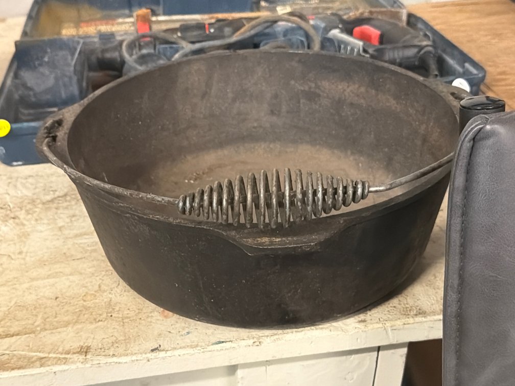 LODGE CAST IRON POT