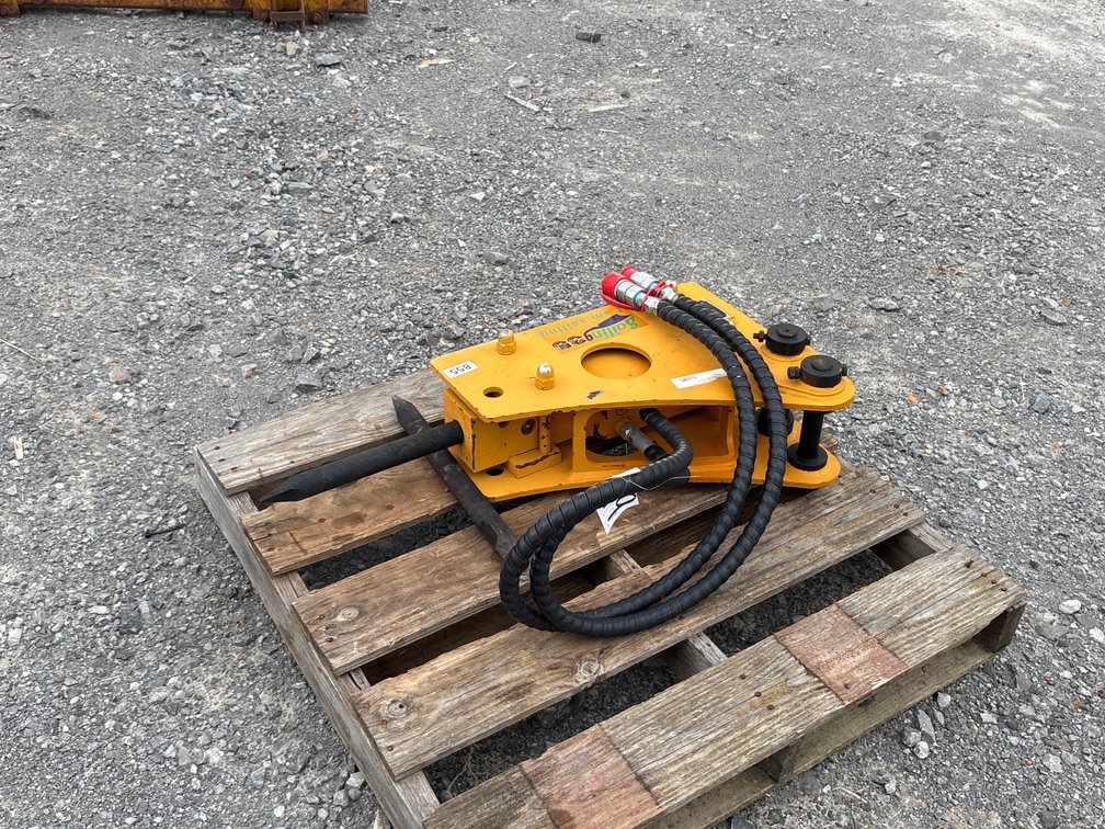 EXCAVATOR ROCK HAMMER W/ (2) BITS