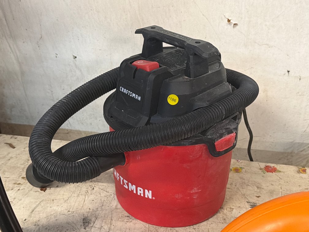 SMALL CRAFTSMAN SHOP VAC