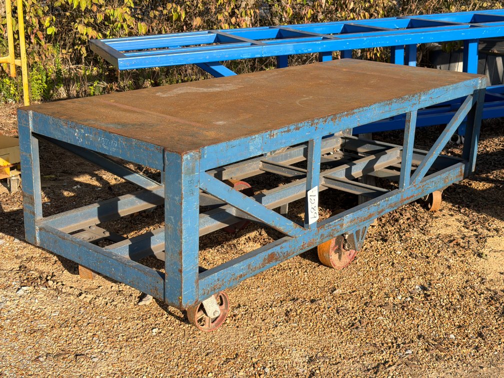 ROLLING INDUSTRIAL METAL TABLE