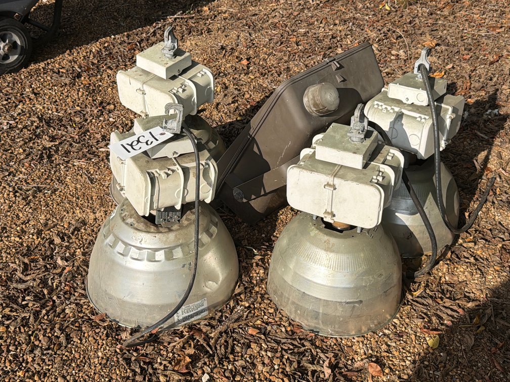 LOT OF SHOP LIGHTS