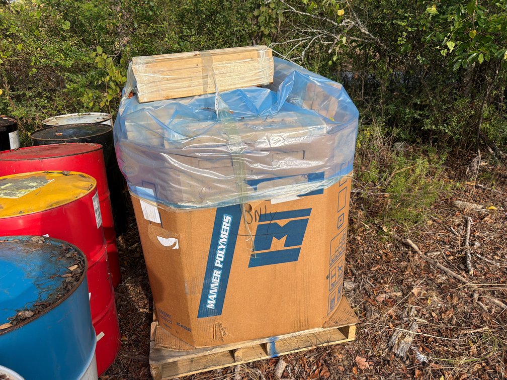 PALLET OF WOODEN PIECES