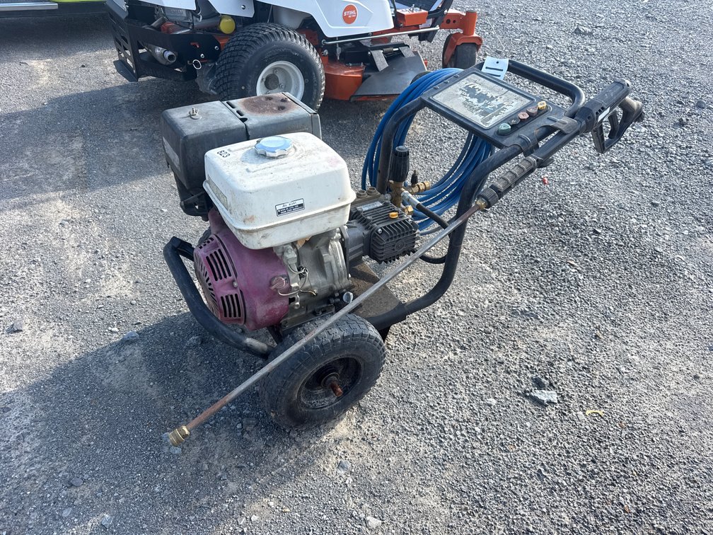 HONDA GAS POWERED PRESSURE WASHER