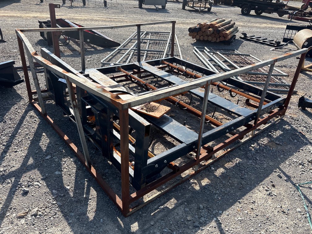 SKID STEER HAY ACCUMULATOR