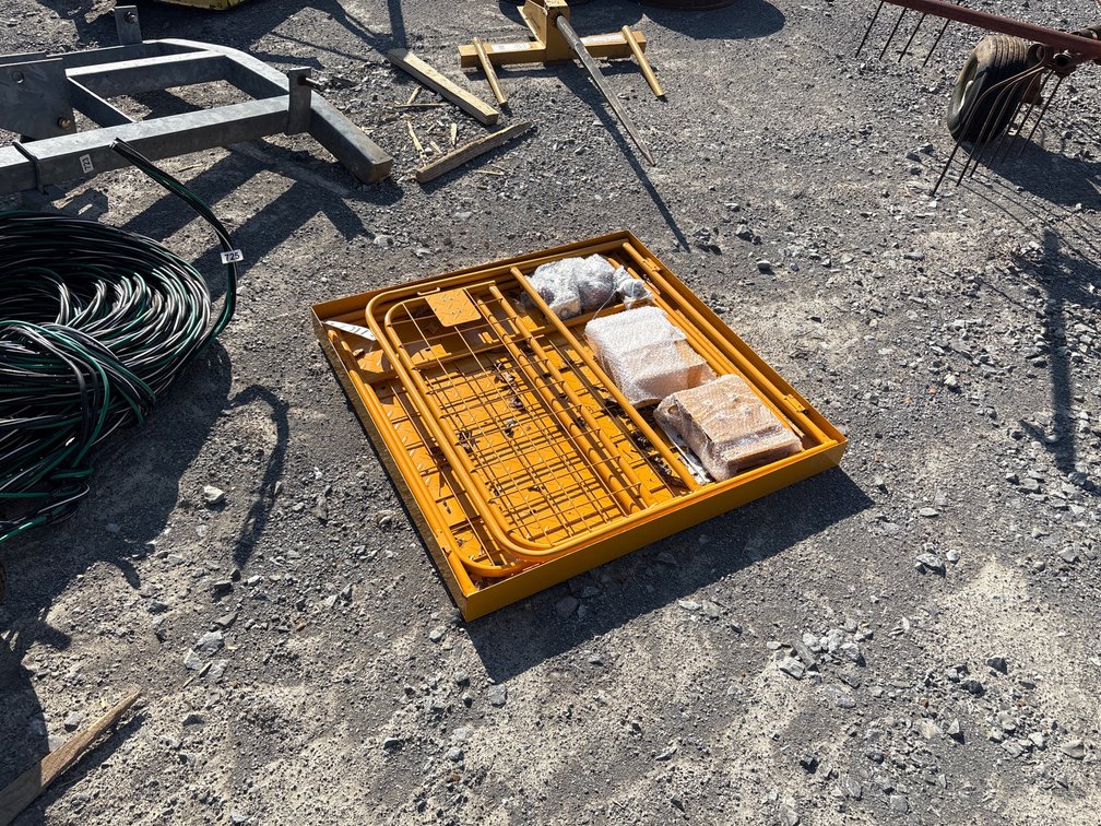 MAN BASKET