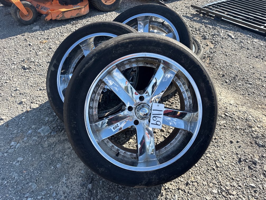 (4) BRIDGESTONE P275/50R22 TIRES AND WHEELS