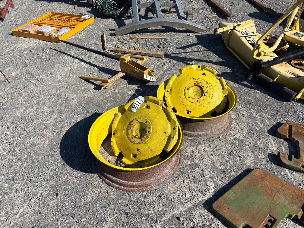 (2) JOHN DEERE L OR LA TRACTOR RIMS
