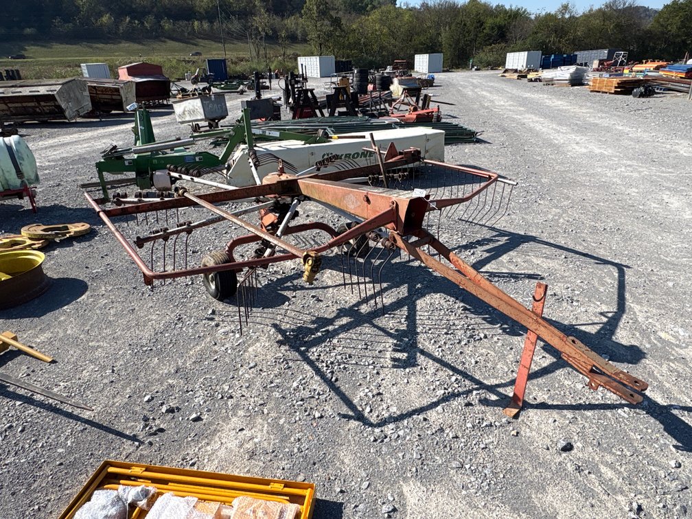 KUHN PULL TYPE ROTARY RAKE
