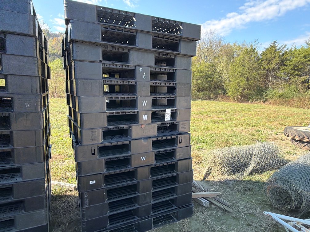 (15) PLASTIC PALLETS