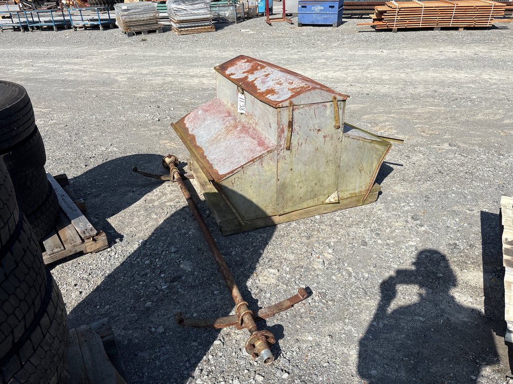 HOG FEEDER & TRAILER AXLE