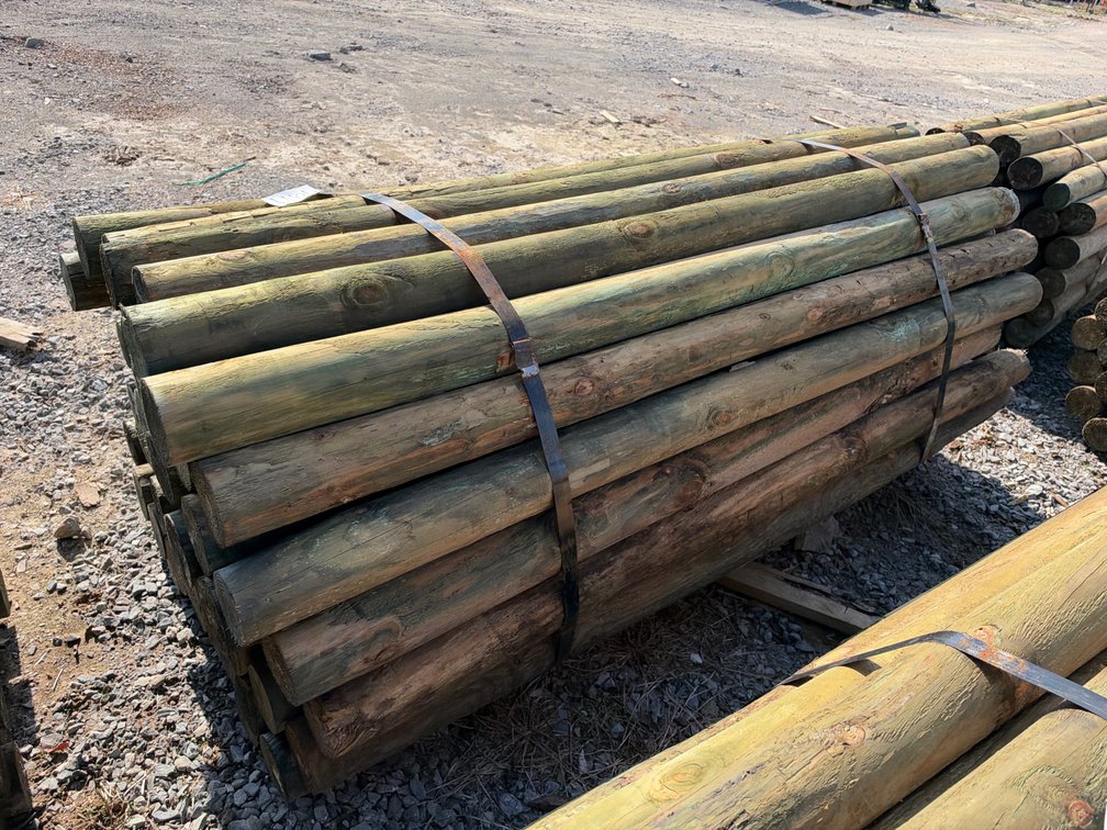 BUNDLE OF 4”X7’ TREATED POSTS