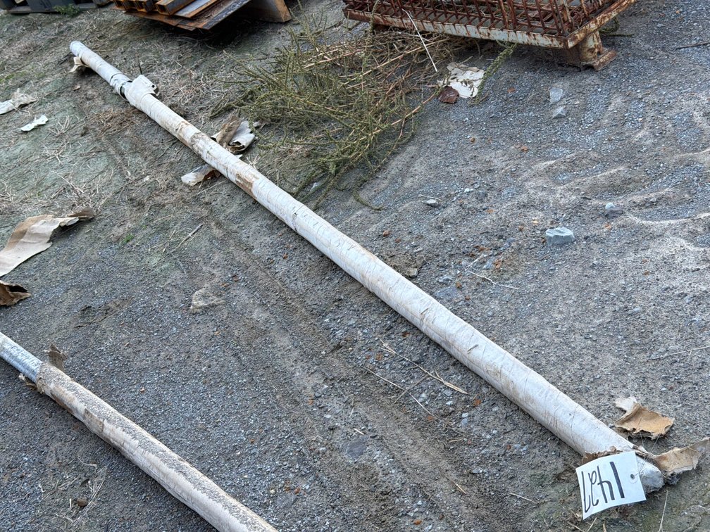 LOT OF METAL THREADED RODS 12FT