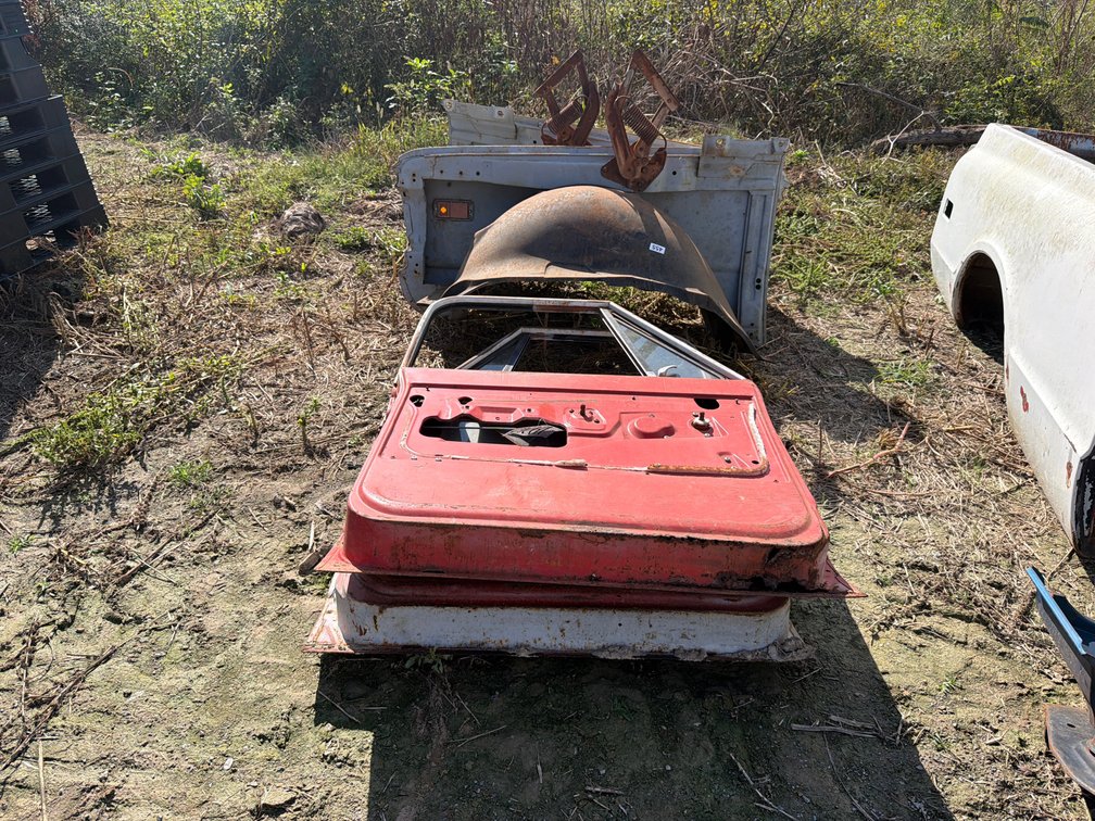 LOT OF VEHICLE PARTS