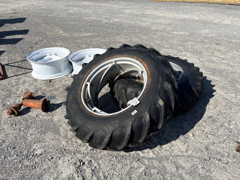 5 RAIL SPIN OUT RIMS, (1) 13.6-28 & (1) 14.9-28 TIRE