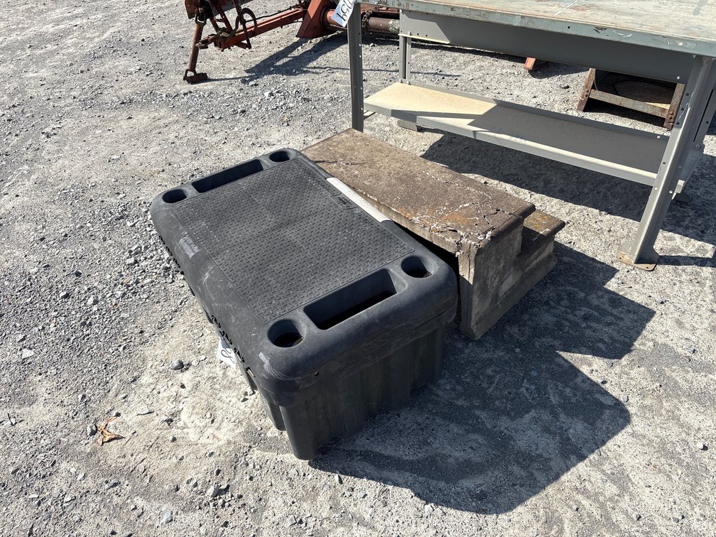 PLASTIC TOOLBOX & CONCRETE STEPS