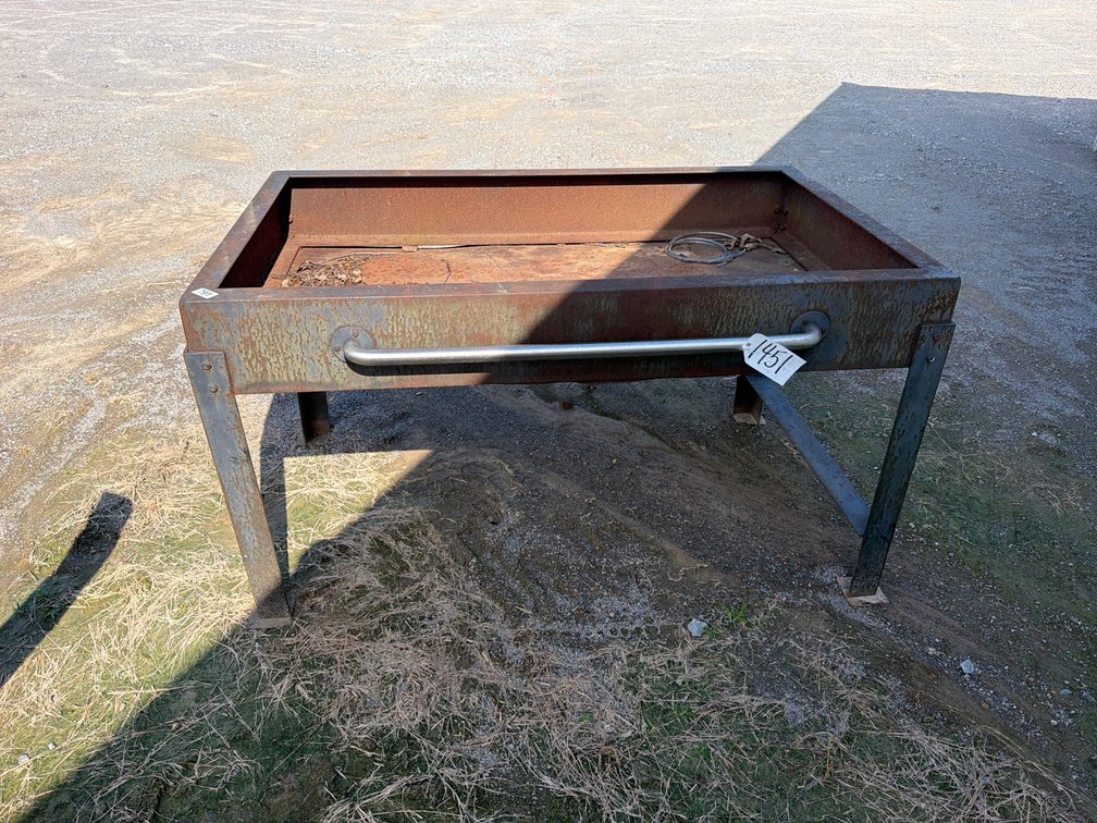 METAL BASE 60”X36”X34”