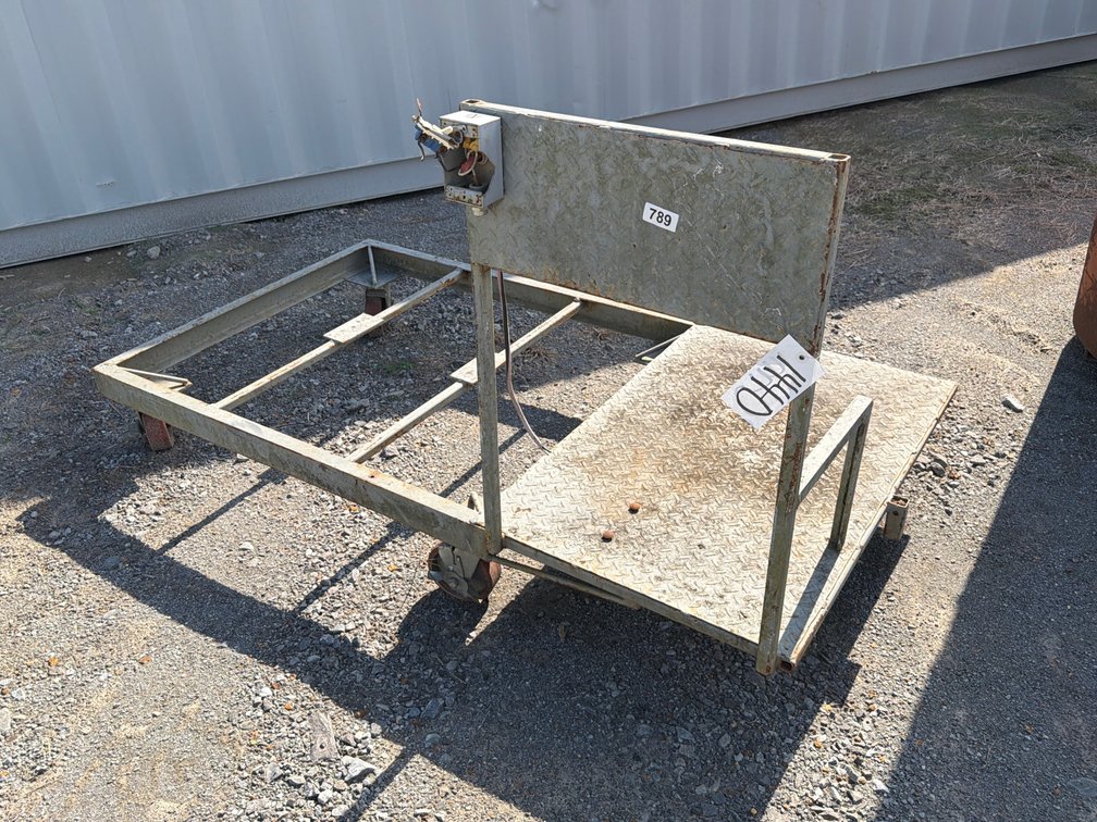 INDUSTRIAL ROLLING CART